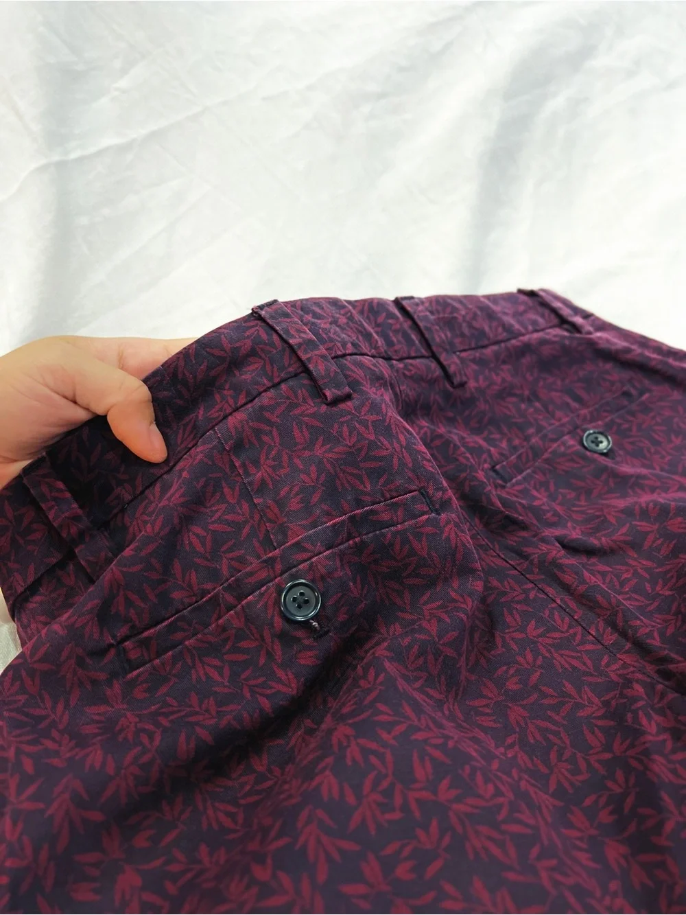 Banana Republic Aiden Shorts Mens 30 Burgundy Leaf Print Chino Flat Front Casual